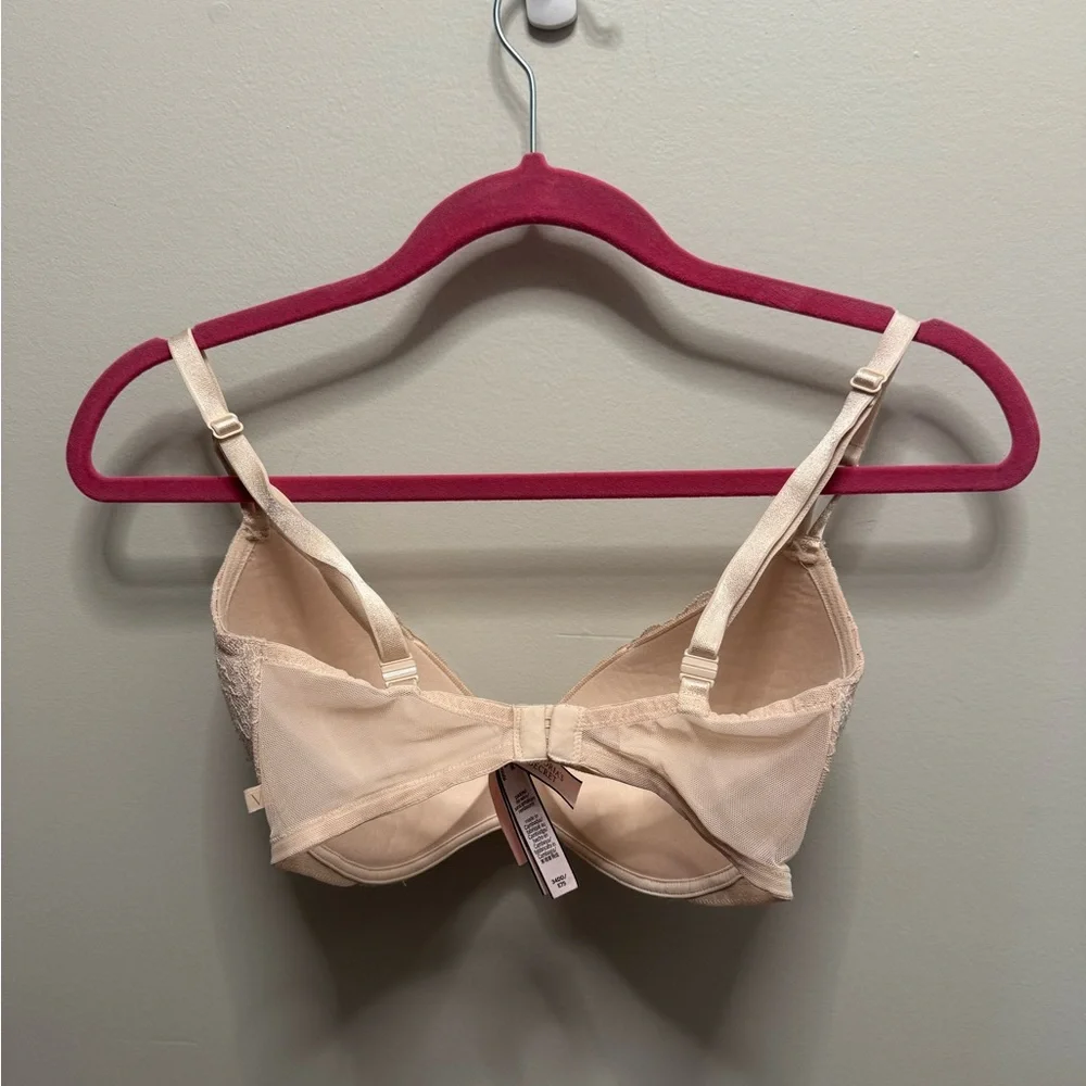 NWOT Victorias Secret Sexy Tee Posey Lace Wireless Push-up Bra